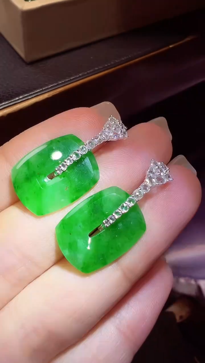 翡翠18K金镶嵌耳环方糖