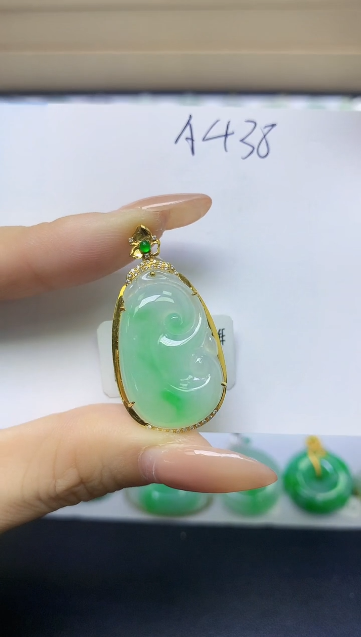 颈饰18K金镶嵌翡翠天然缅甸A货翡翠百元以上9元证书费自理