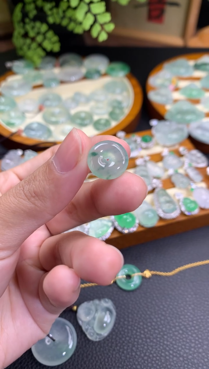 【闪购商品】翡翠颈饰未镶嵌平安扣