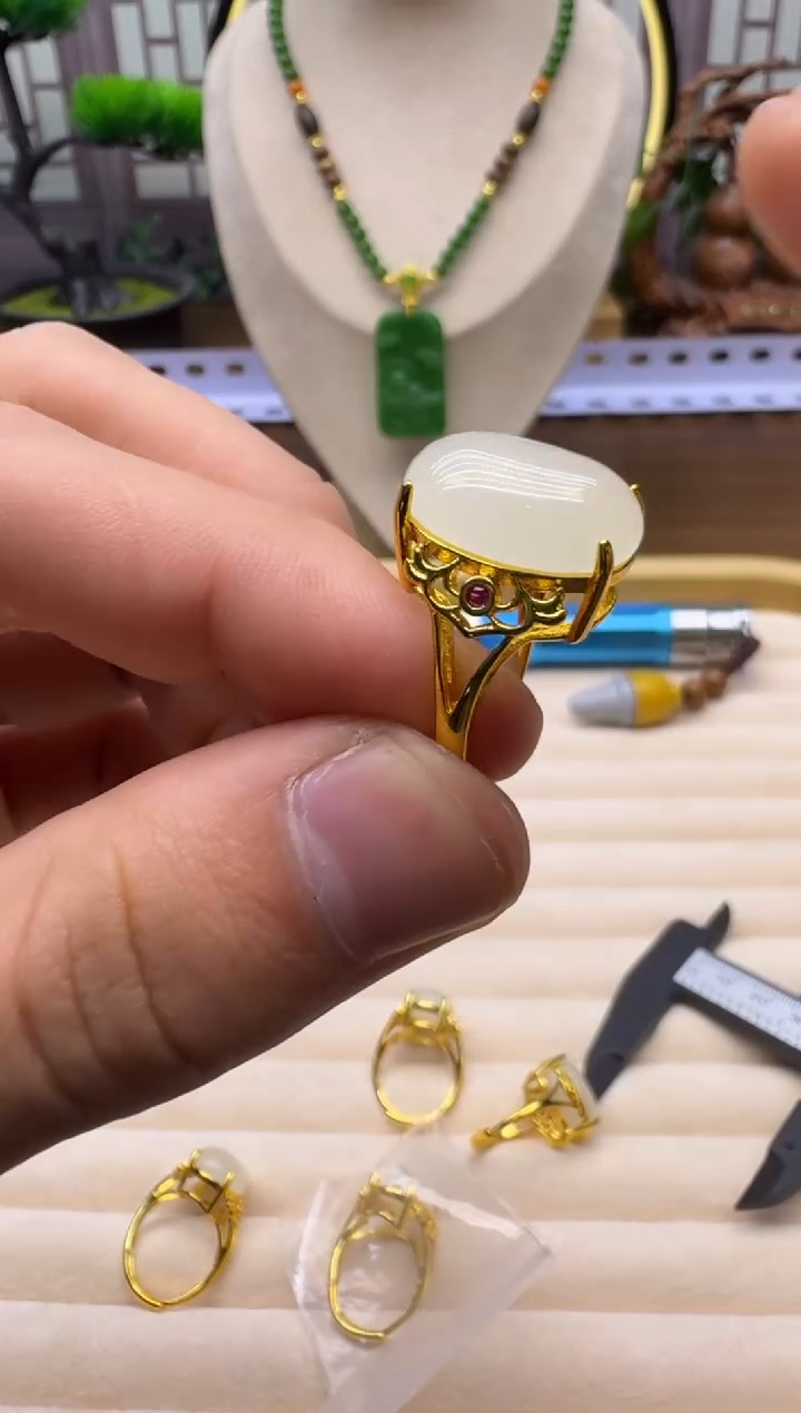 14K金镶嵌戒指和田玉L154    