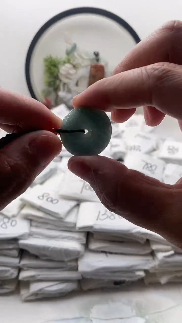 颈饰未镶嵌翡翠扣子1