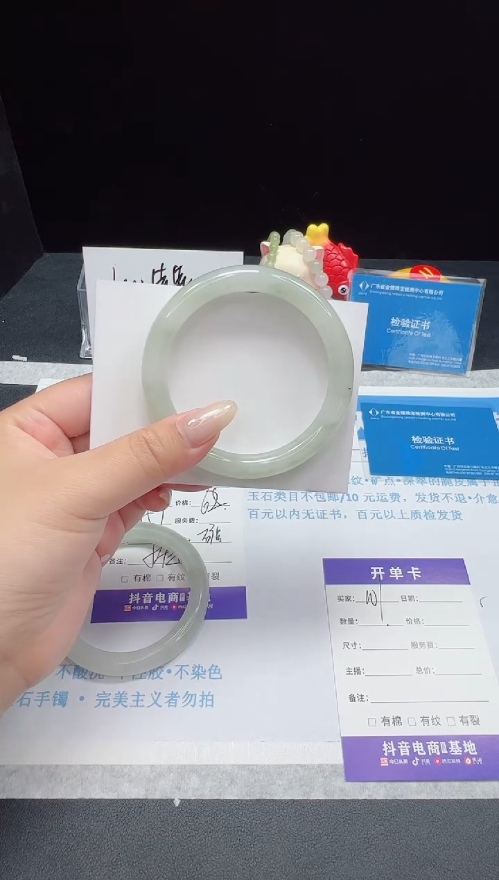 【闪购商品】石英质玉手镯未镶嵌编号：101--56.8圈 天山翠圆条