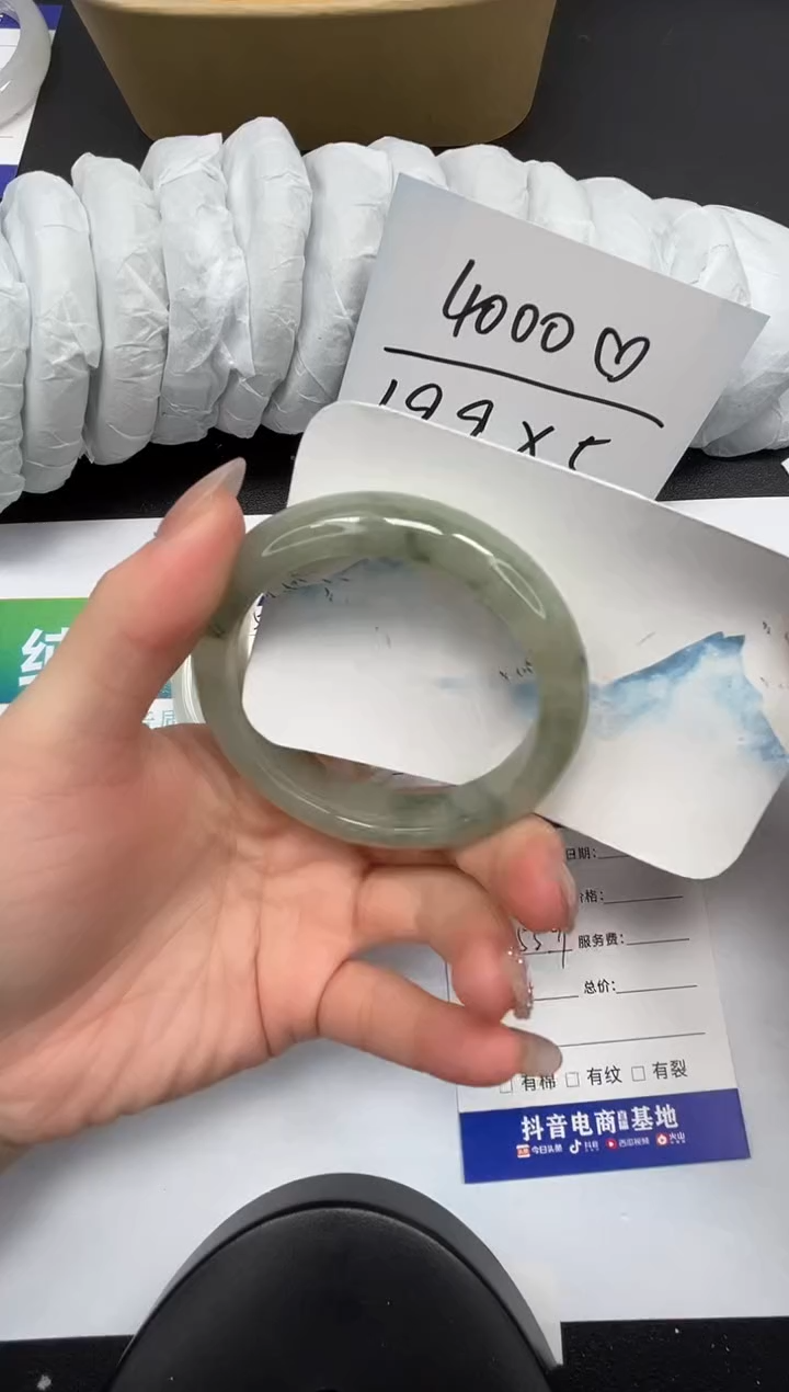 【闪购商品】石英质玉手镯未镶嵌55-55.9