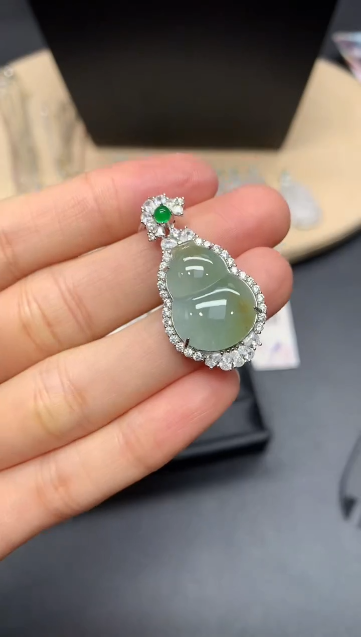 【闪购商品】翡翠吊坠(不含链)银S925镶嵌葫芦【多样性发其一】