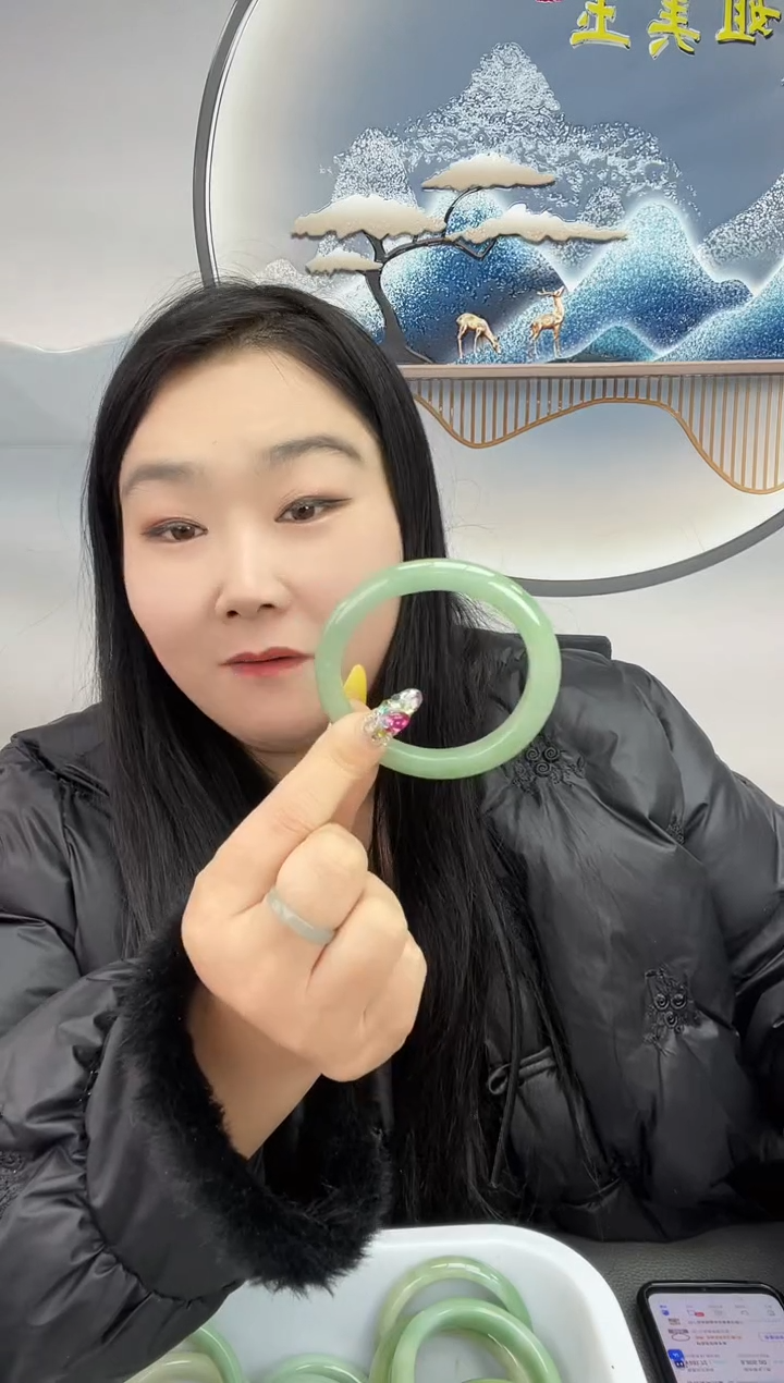 未镶嵌5756独龙玉果绿石英质玉镯子