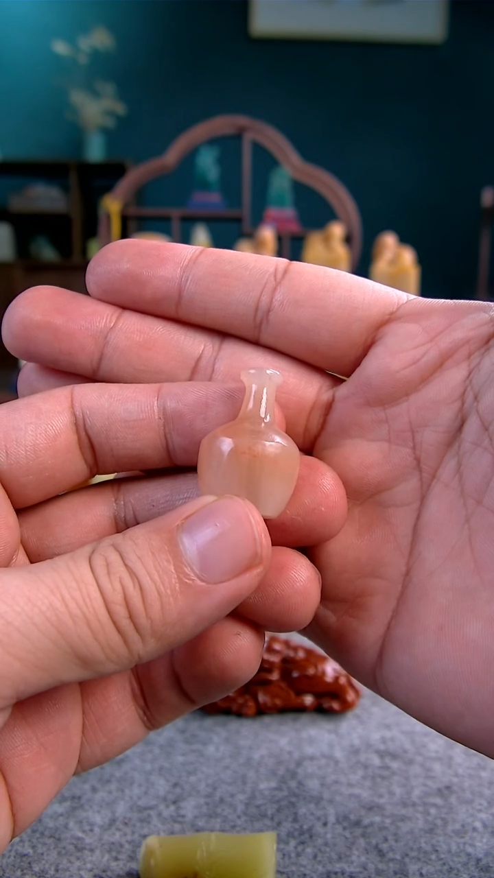 【闪购商品】老挝石芙蓉体水瓶摆件1.2*1.2*2.8