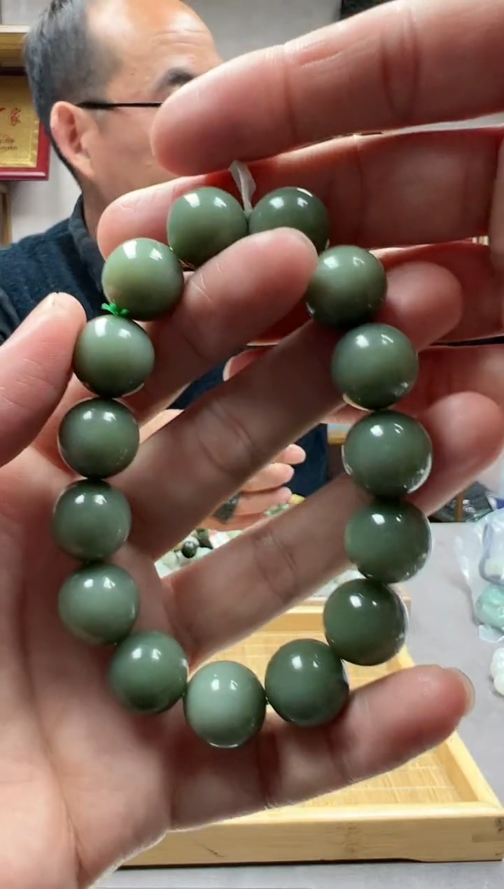 【闪购商品】和田玉手串未镶嵌14沙枣青