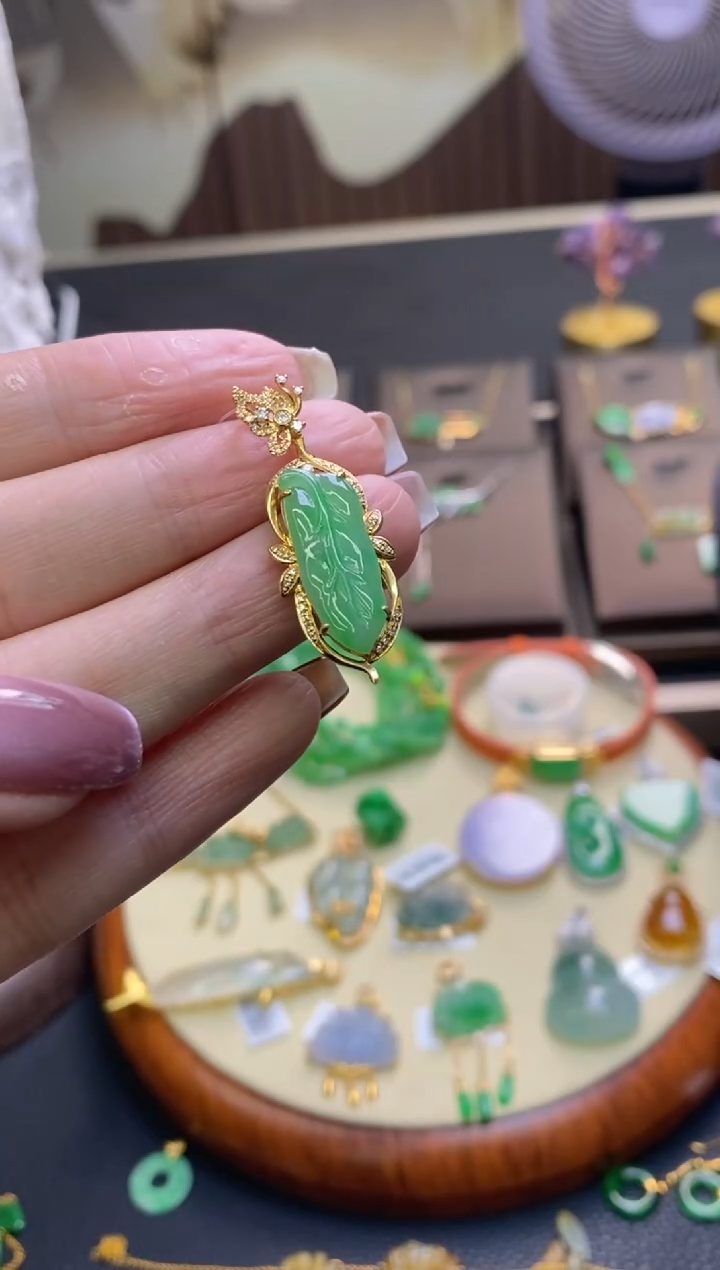 翡翠18K金镶嵌颈饰净货12099