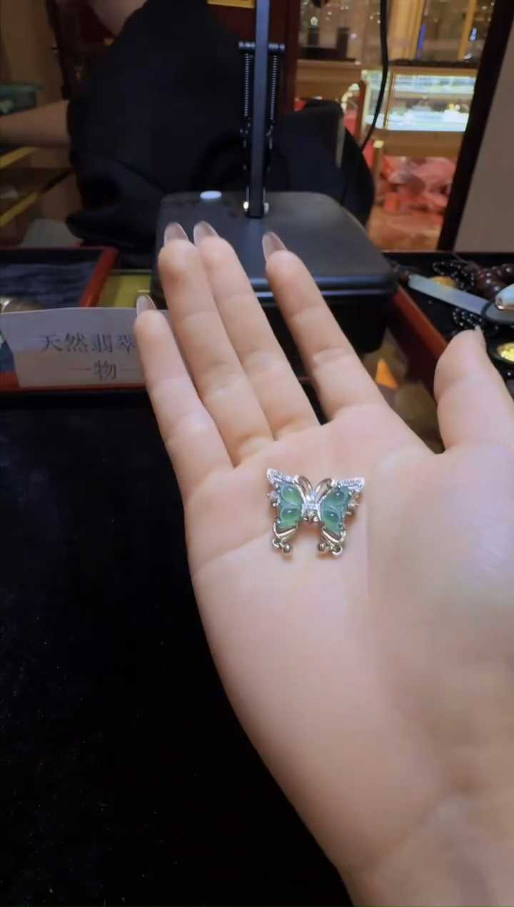 【闪购商品】翡翠吊坠(不含链)未镶嵌翡翠