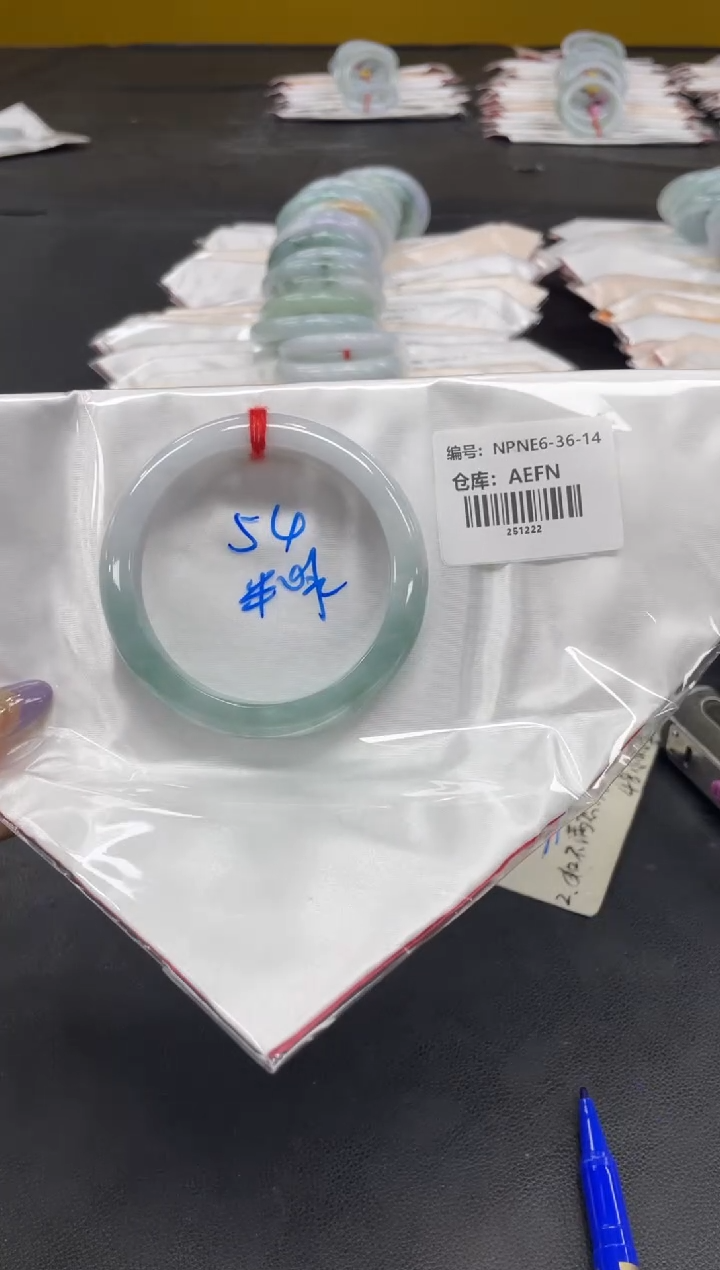 未镶嵌手镯翡翠翡翠手镯