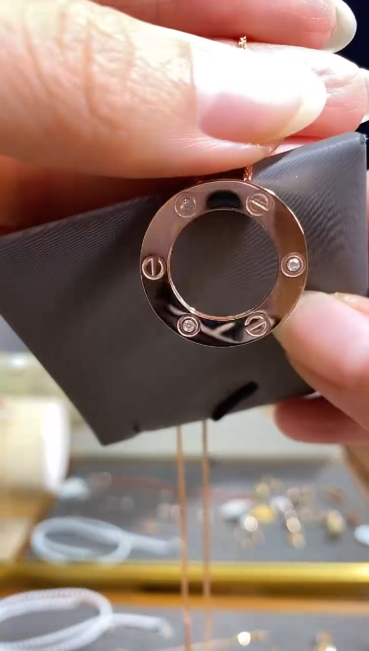 吊坠(不含链)18K金镶嵌钻石吊坠