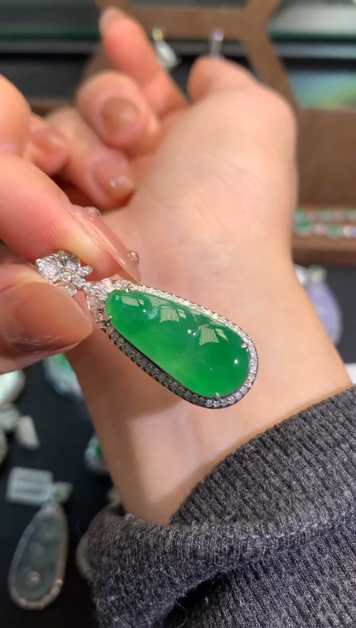 【闪购商品】翡翠吊坠(不含链)18K金镶嵌吊坠