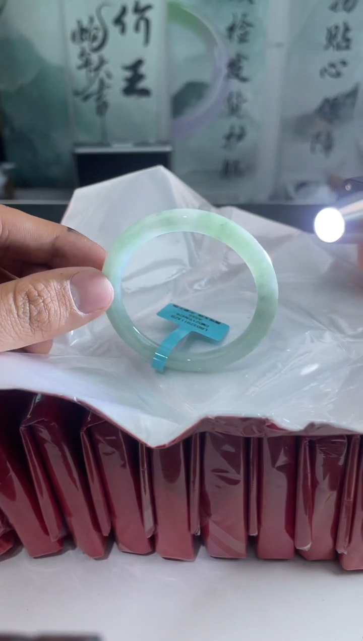 翡翠未镶嵌手镯翡翠手镯3