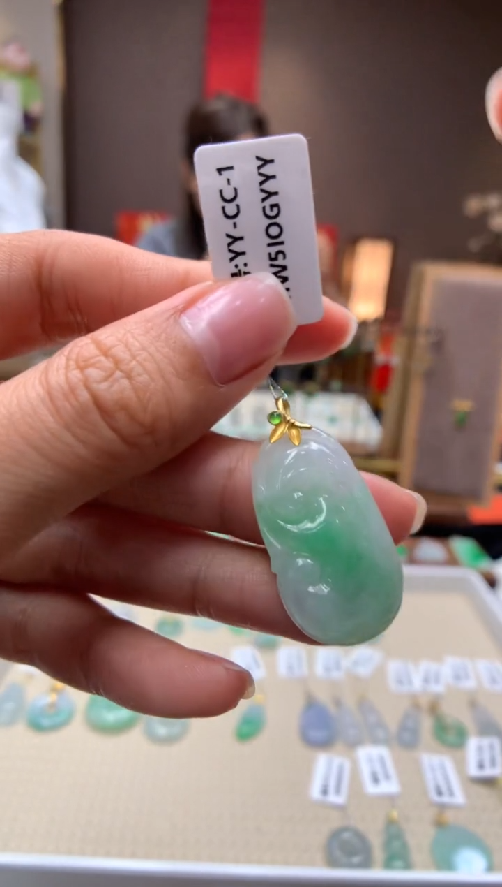 【闪购商品】翡翠颈饰18K金镶嵌如意