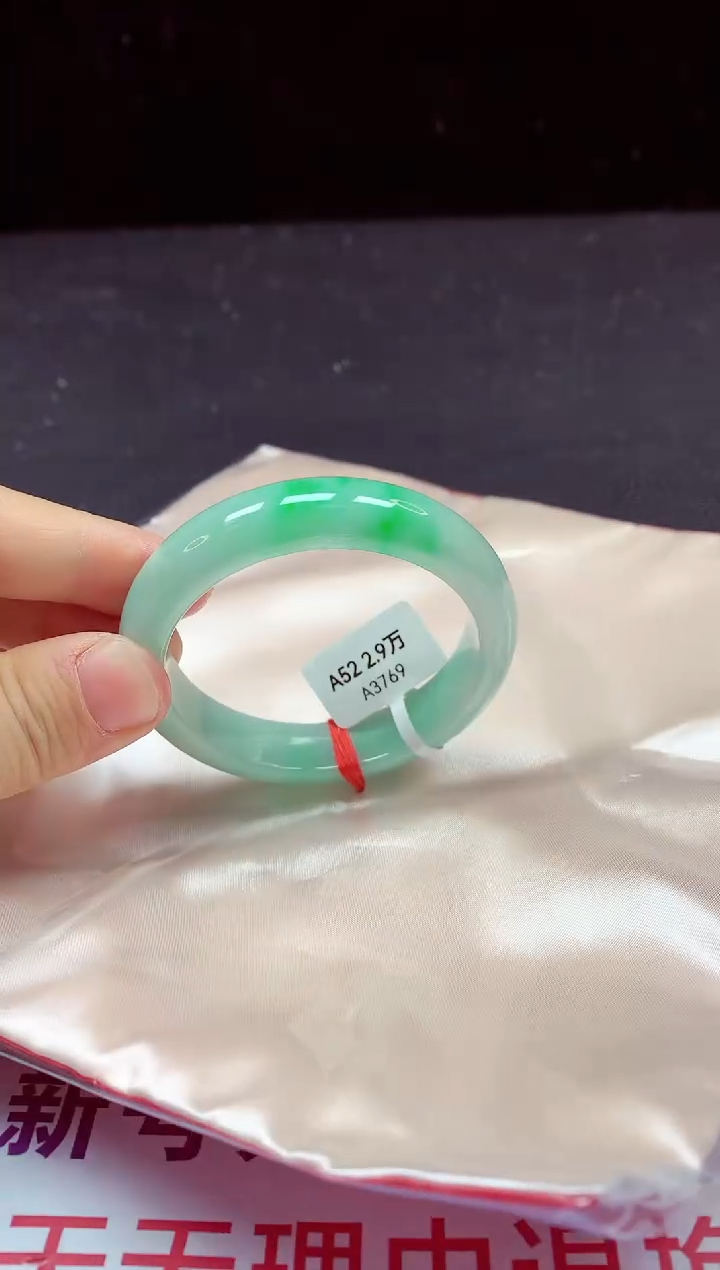 【闪购商品】翡翠手镯未镶嵌镯子52+
