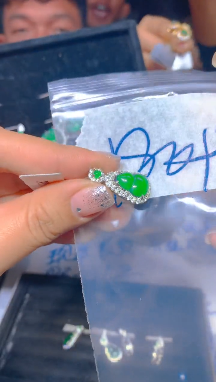 【闪购商品】定制翡翠未镶嵌10定制翡翠.多样性发货（发其一）