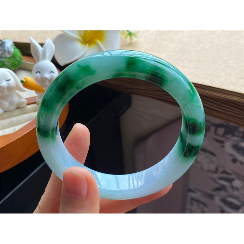 11.10批10447号手镯57-13.5-9 火辣辣的翠绿色！颜色青翠欲滴！