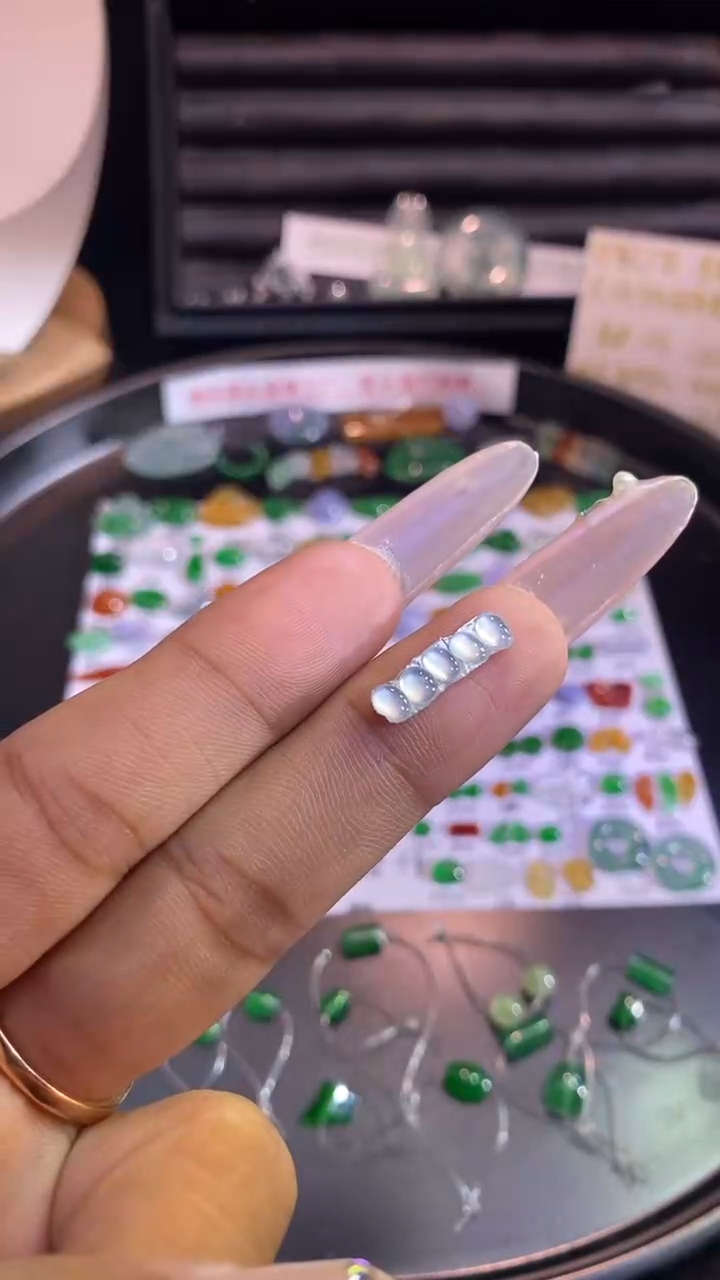 翡翠挂件未镶嵌蛋