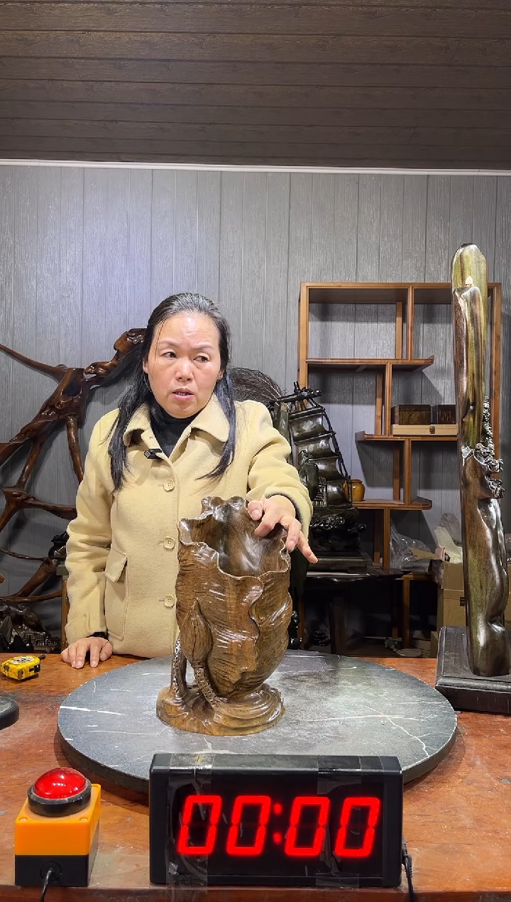 金丝楠陈*德新料荷叶笔筒