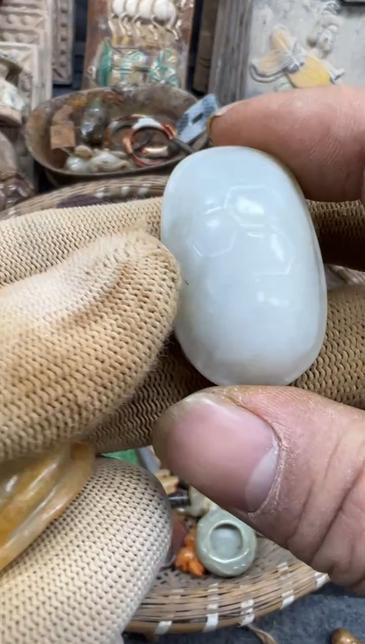 未镶嵌和田玉（糖玉）挂件1111