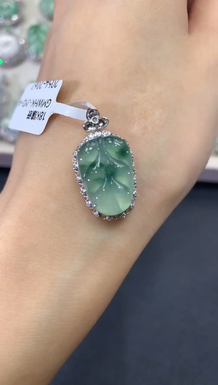【闪购商品】翡翠吊坠(不含链)18K金镶嵌q6        