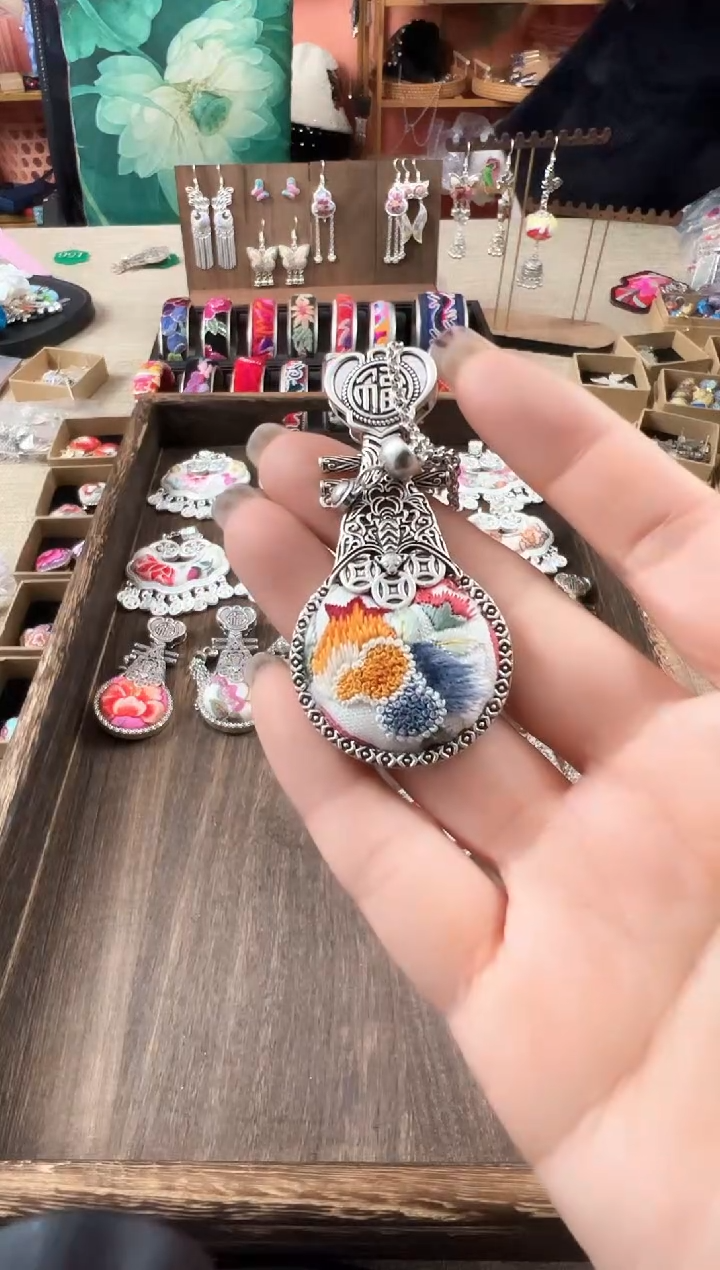 【闪购商品】织绣民族风老绣饰品163