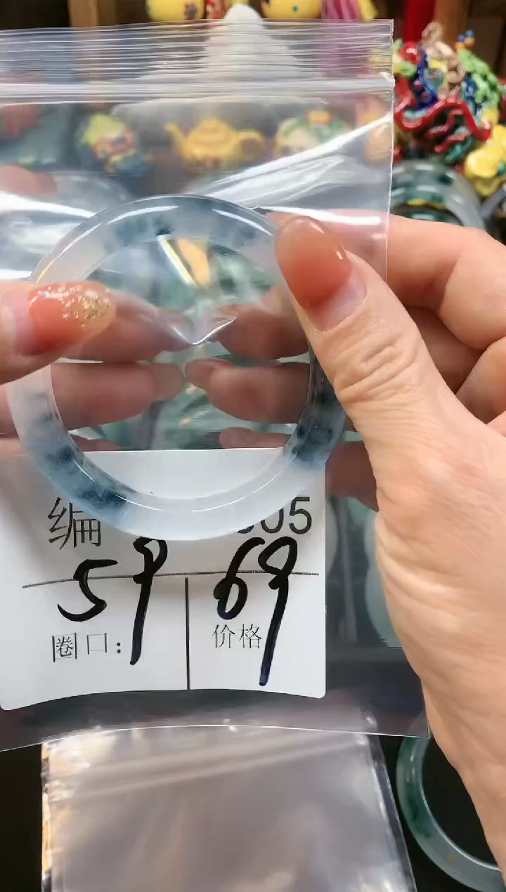 【闪购商品】石英质玉手镯未镶嵌59圈口B005