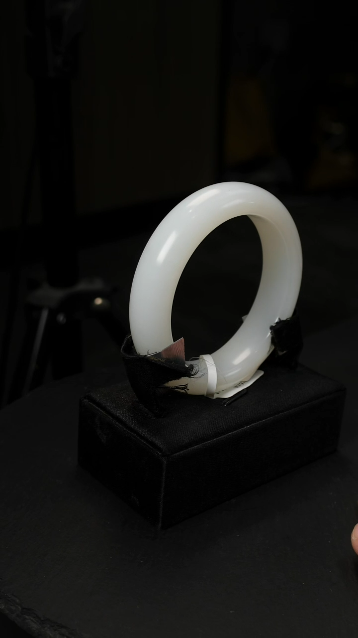 未镶嵌手镯和田玉芭莎料白玉手镯55.6圈