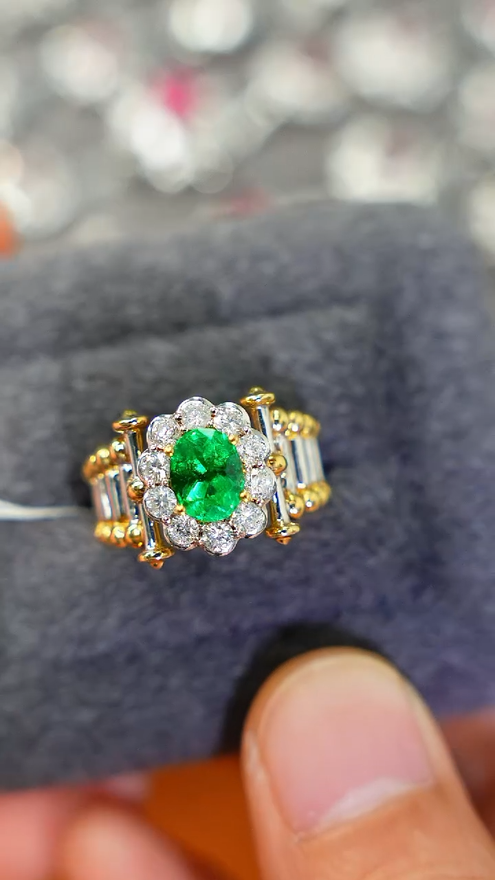 【闪购商品】祖母绿戒指18K金镶嵌潘潘0.89ct