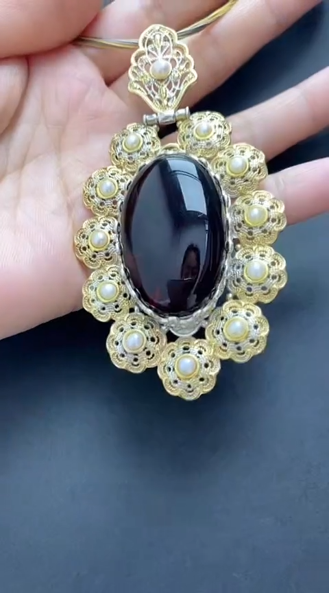 【闪购商品】琥珀裸石银S925镶嵌血珀吊坠