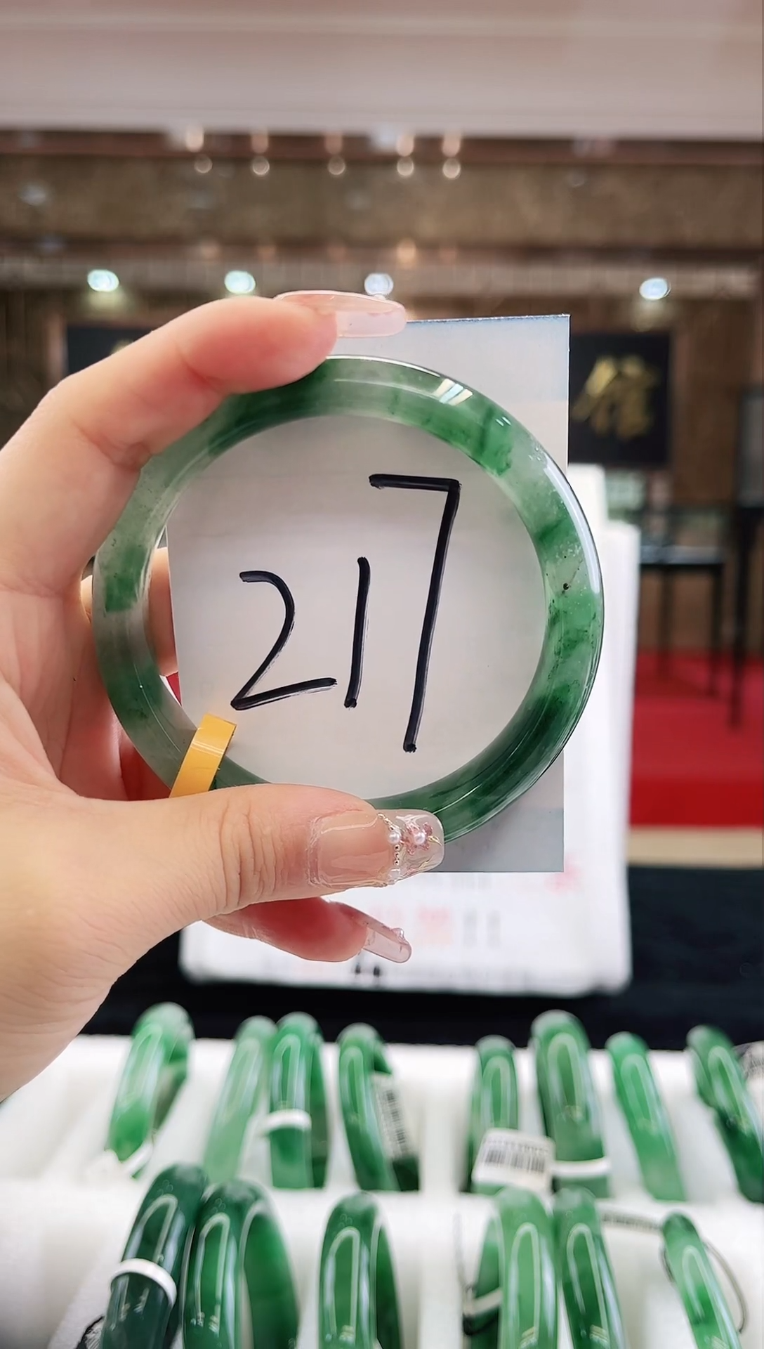 未镶嵌手镯石英质玉（非洲翠）微瑕，一经发货运费不退介意勿拍