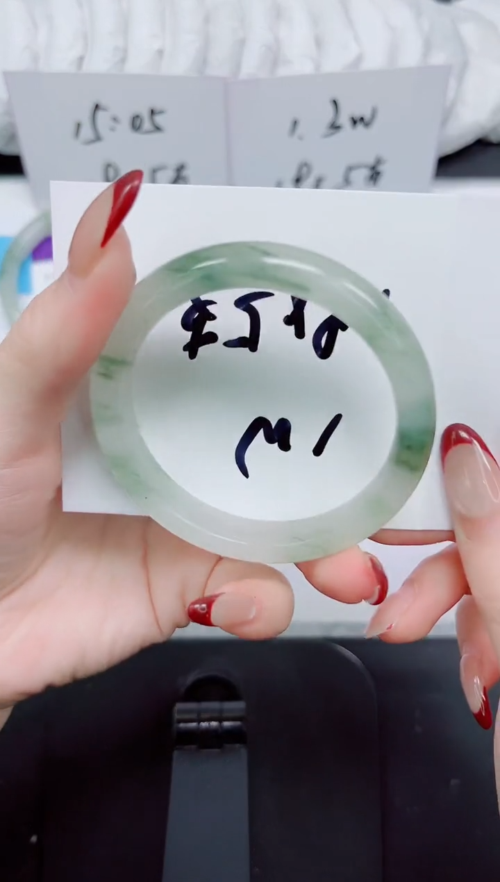 【闪购商品】石英质玉手镯未镶嵌106