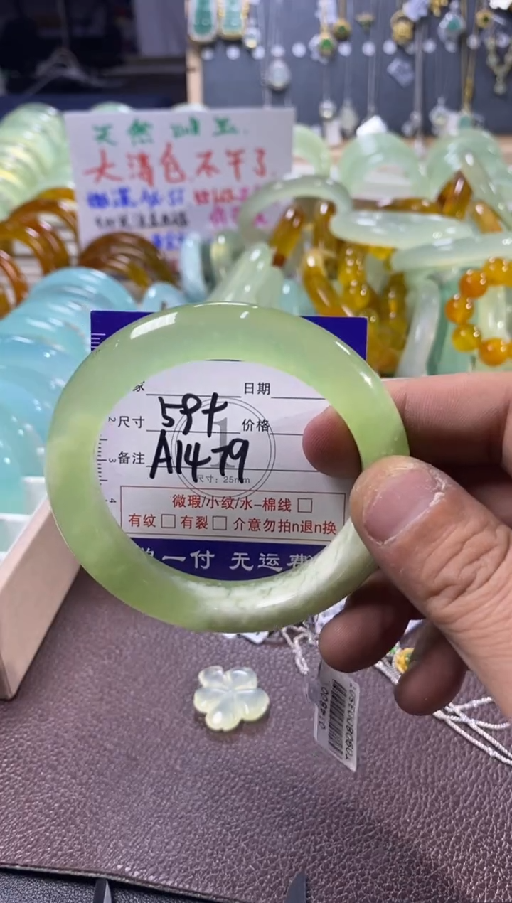 未镶嵌蛇纹石玉手镯1