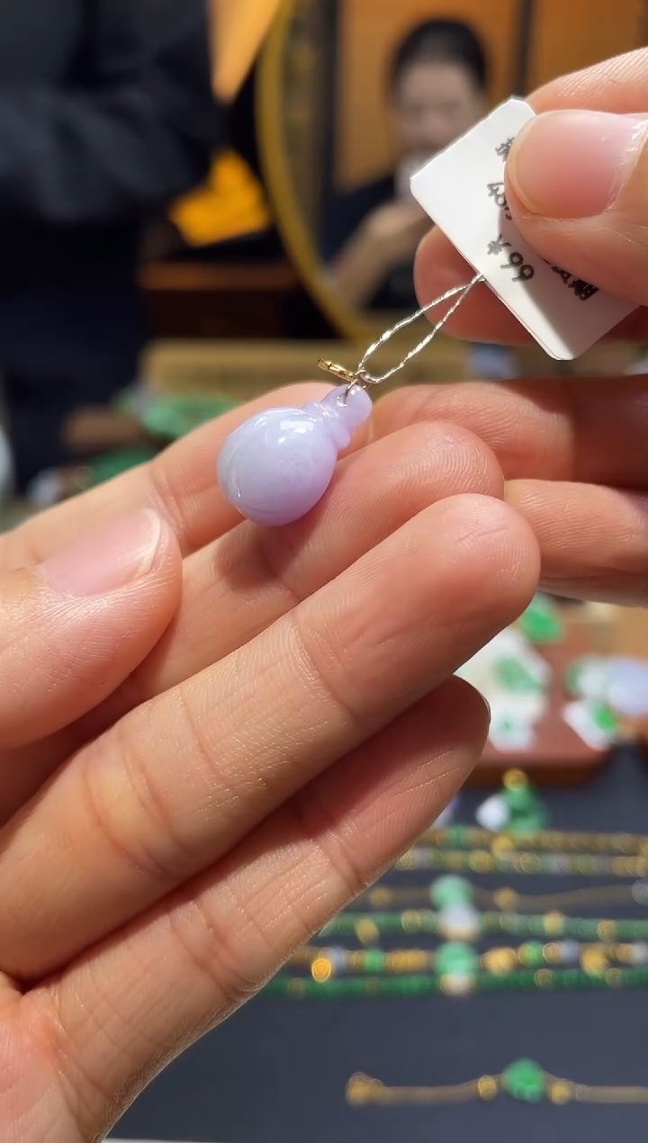 颈饰18K金镶嵌翡翠百元以下不出证 