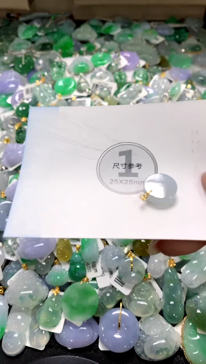 颈饰18K金镶嵌翡翠1111111111111111