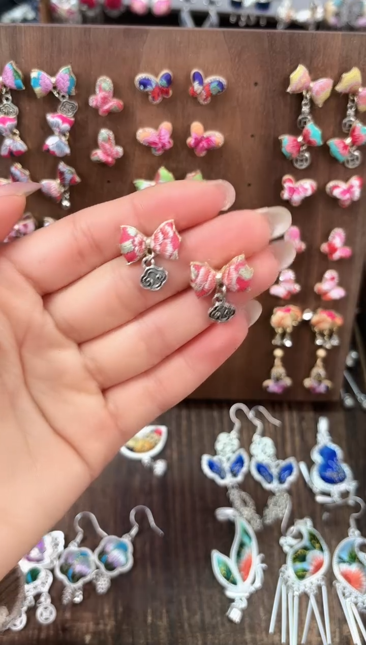 织绣民族风非遗老绣饰品582