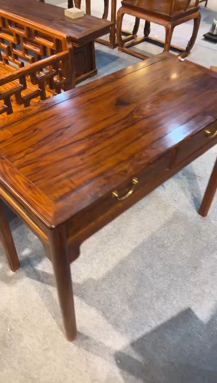 【闪购商品】花梨木类木雕书桌一个