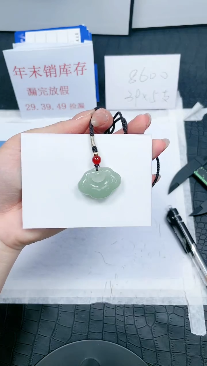 【闪购商品】石英质玉手镯未镶嵌555