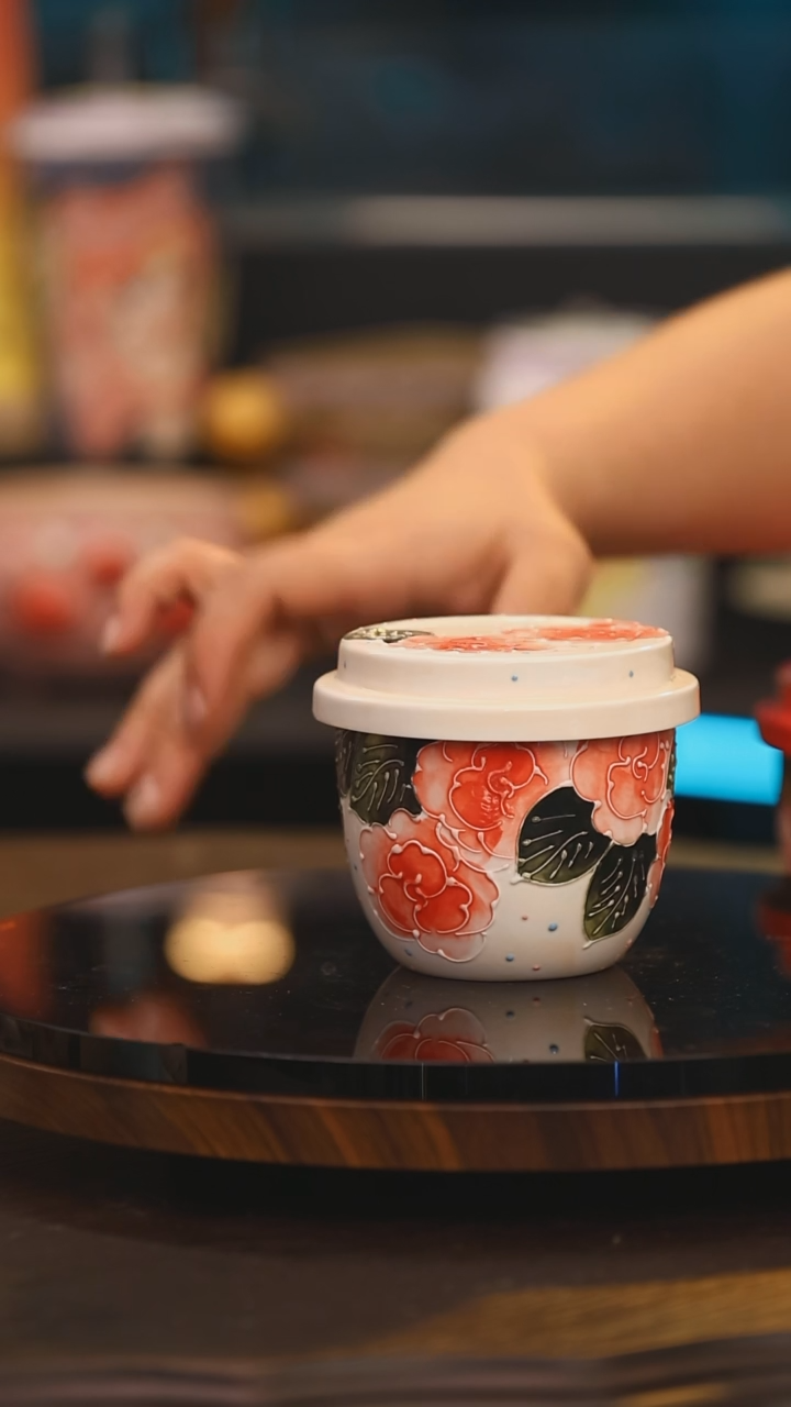 【闪购商品】摆件景德镇设计师釉下彩绘陶瓷