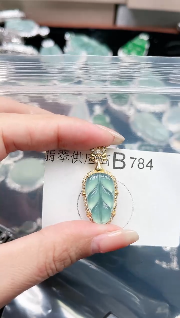 【闪购商品】翡翠颈饰未镶嵌784赠皮绳