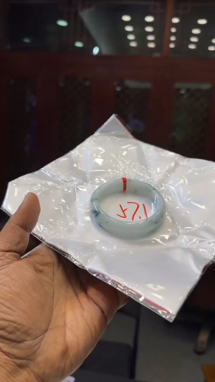 【闪购商品】翡翠手镯未镶嵌手镯