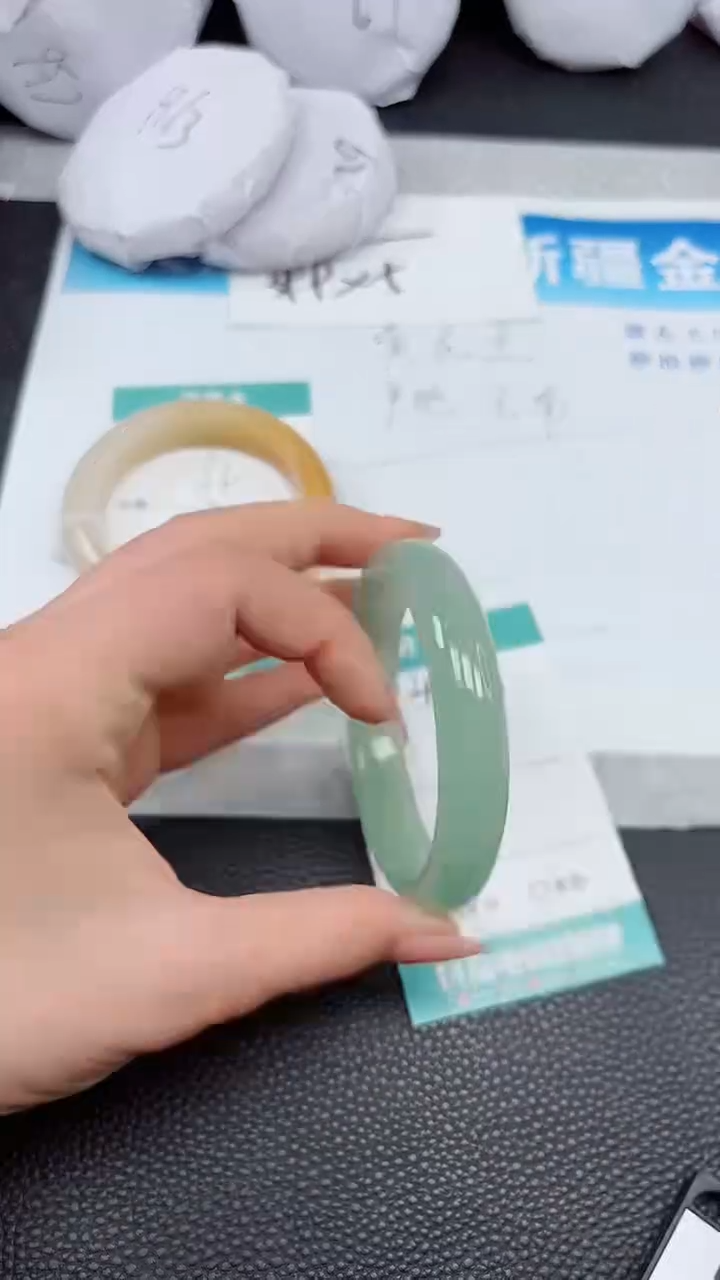 【闪购商品】石英质玉手镯未镶嵌425