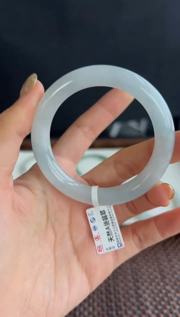 【闪购商品】翡翠手镯未镶嵌9号52.8*10*9.5