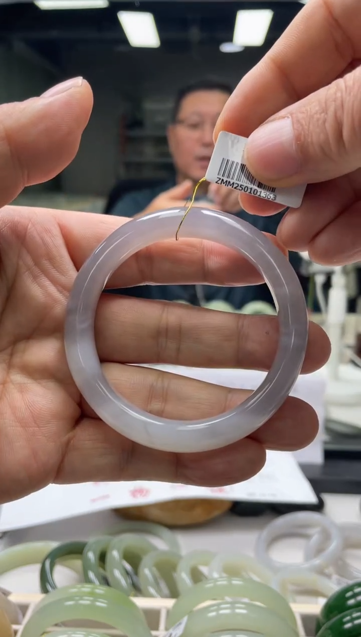 【闪购商品】和田玉手镯未镶嵌编码 1363圈口56-57