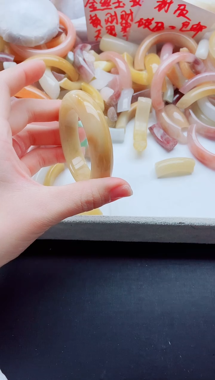 【闪购商品】石英质玉手镯未镶嵌H179-55-56