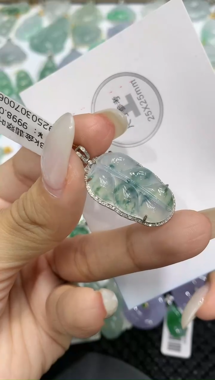 颈饰18K金镶嵌翡翠111111111111