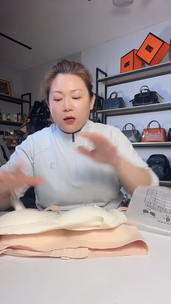 琳子推荐新款背心两件