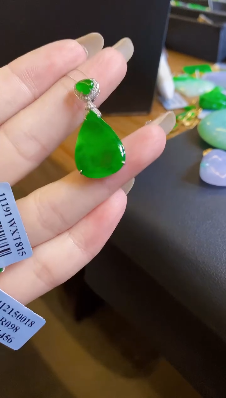 【闪购商品】定制翡翠18K金镶嵌水滴