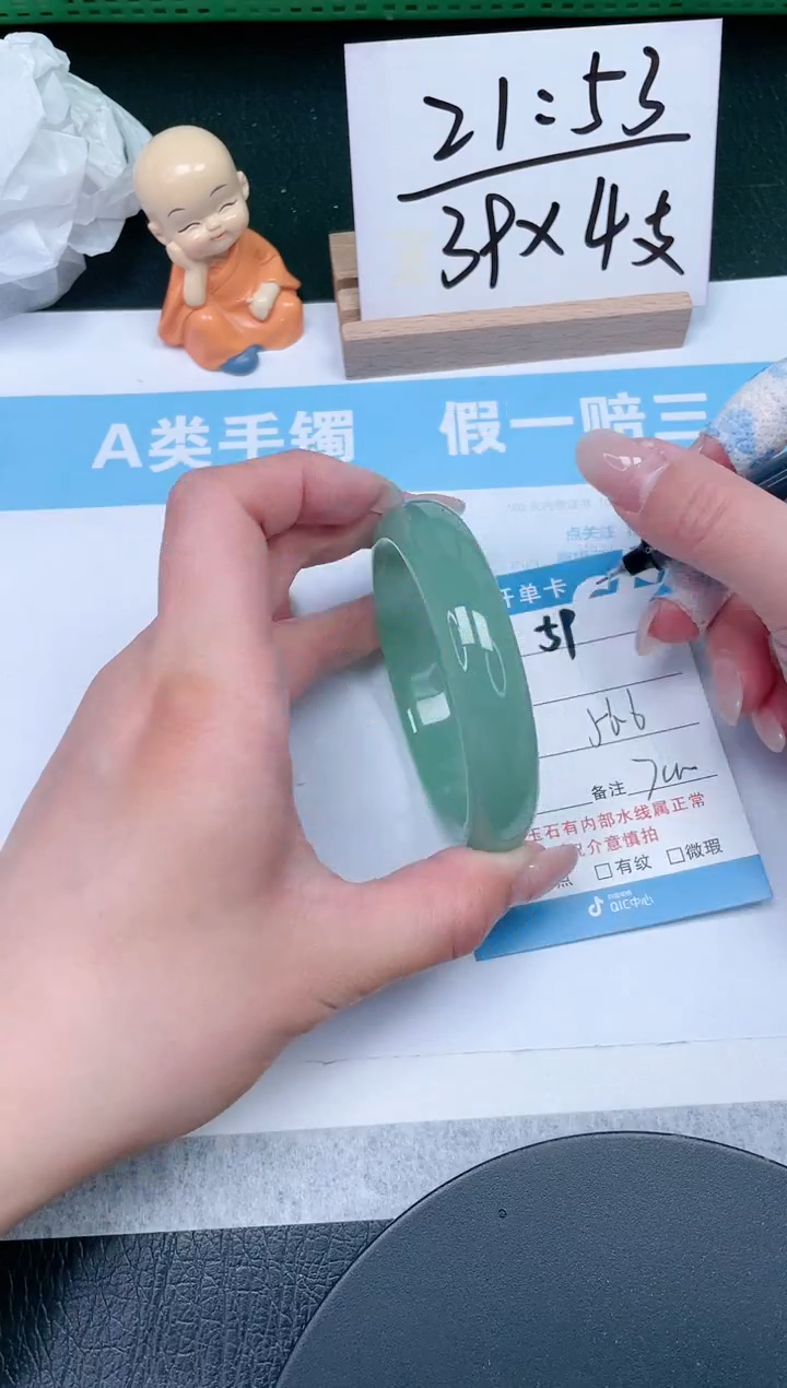 【闪购商品】石英质玉手镯未镶嵌59-56.6