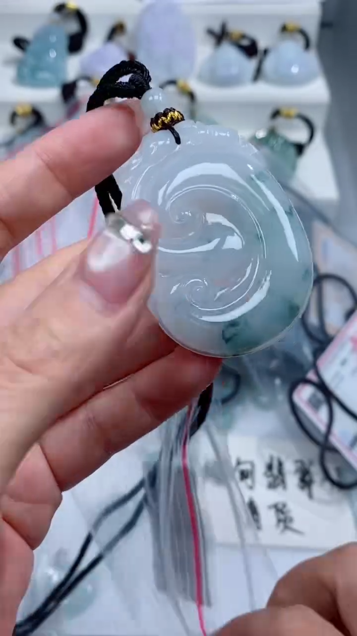 颈饰未镶嵌翡翠吊坠